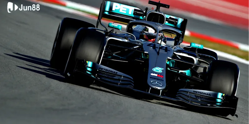 hay-xem-xet-doi-ngu-ky-thuat-vien-va-phuong-tien-cua-cac-tay-dua